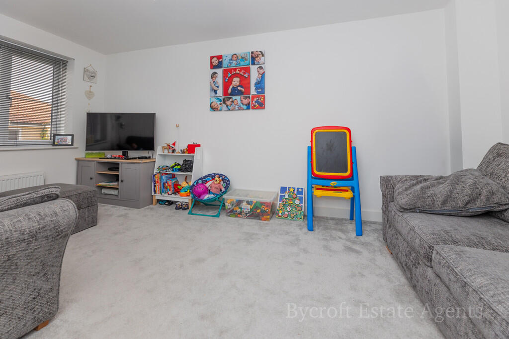 Sparrowhawk Close, Hopton, Great Yarmouth photo 3