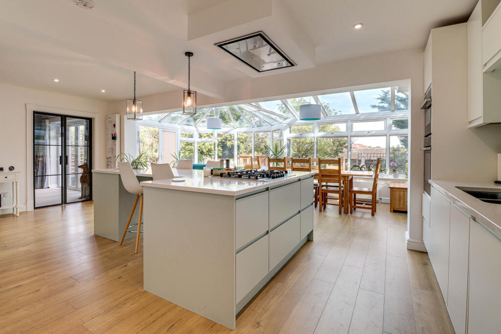 Moreton Avenue, Harpenden, Hertfordshire, AL5 photo 4