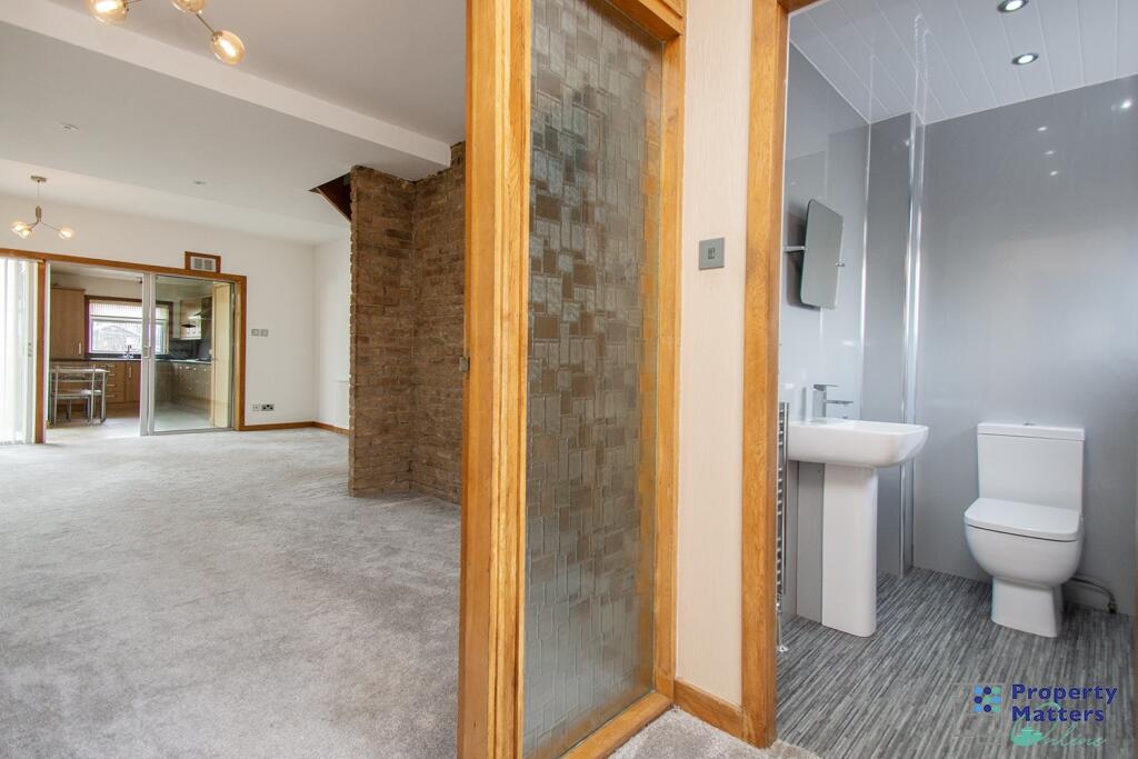 House in Hurlford, New Farm Loch - More