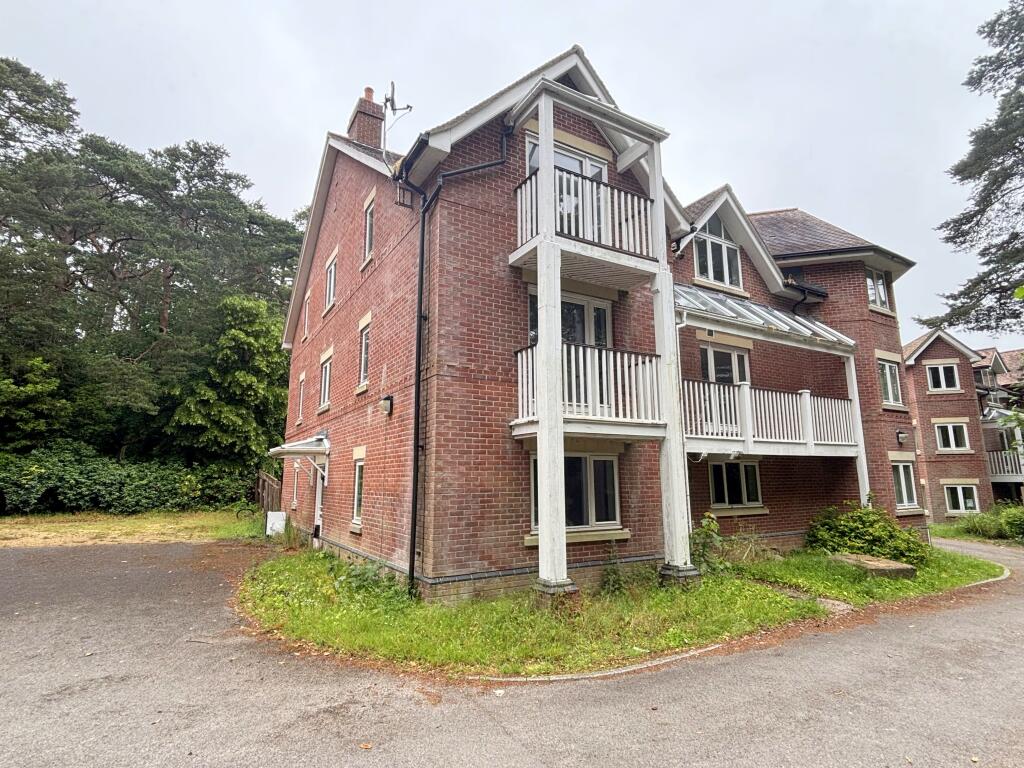 Main image of property: 4 Parklands, 16 Branksome Hill Road, Bournemouth BH4 9LD