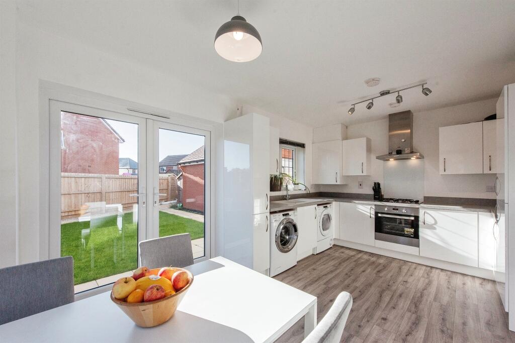 Daffodil Close, Stowupland, Stowmarket photo 2