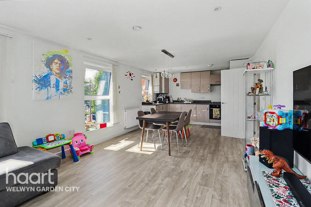 Apartment in Welwyn Hatfield, Peartree - View 6