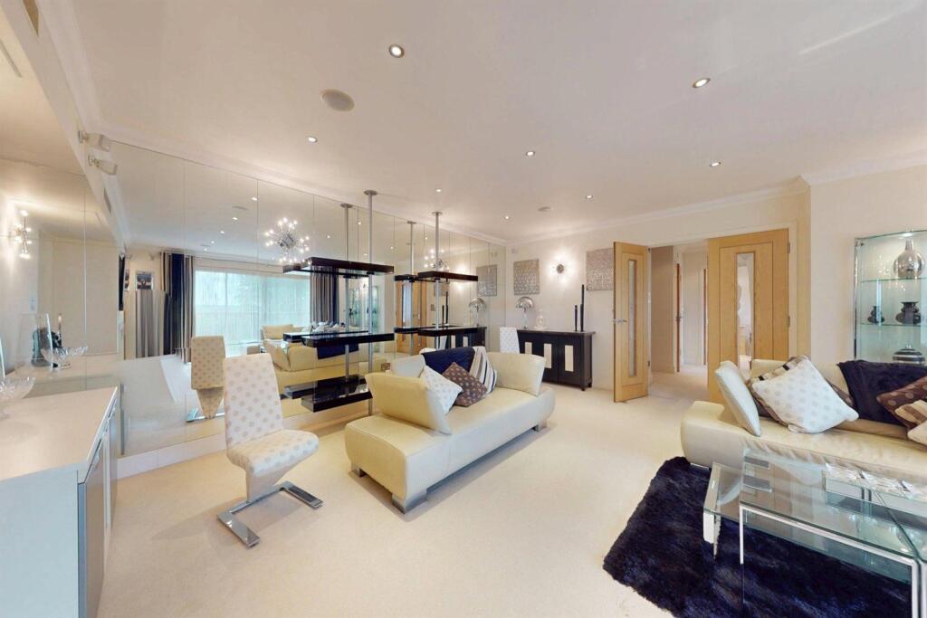 Apartment in Ilford - More