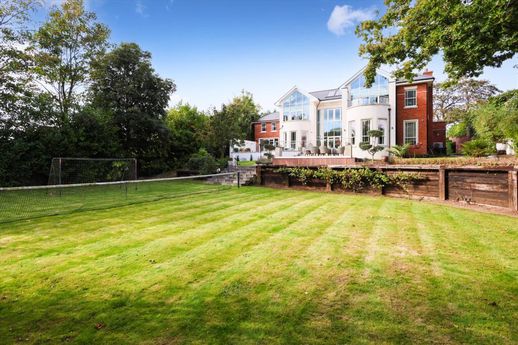 The Mount, Esher, Surrey, KT10 – pohled 2