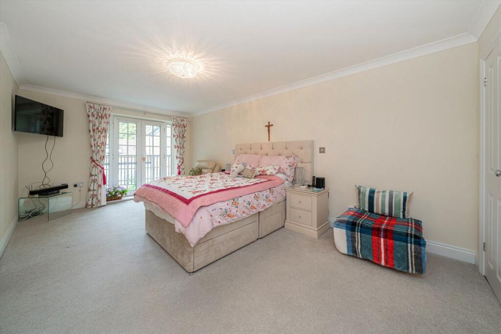 Apartment in Weybridge - View 4