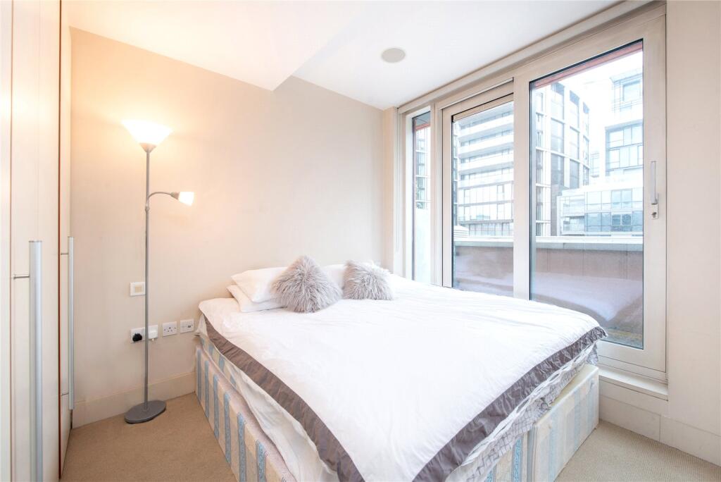 Apartment in London, Paddington - More