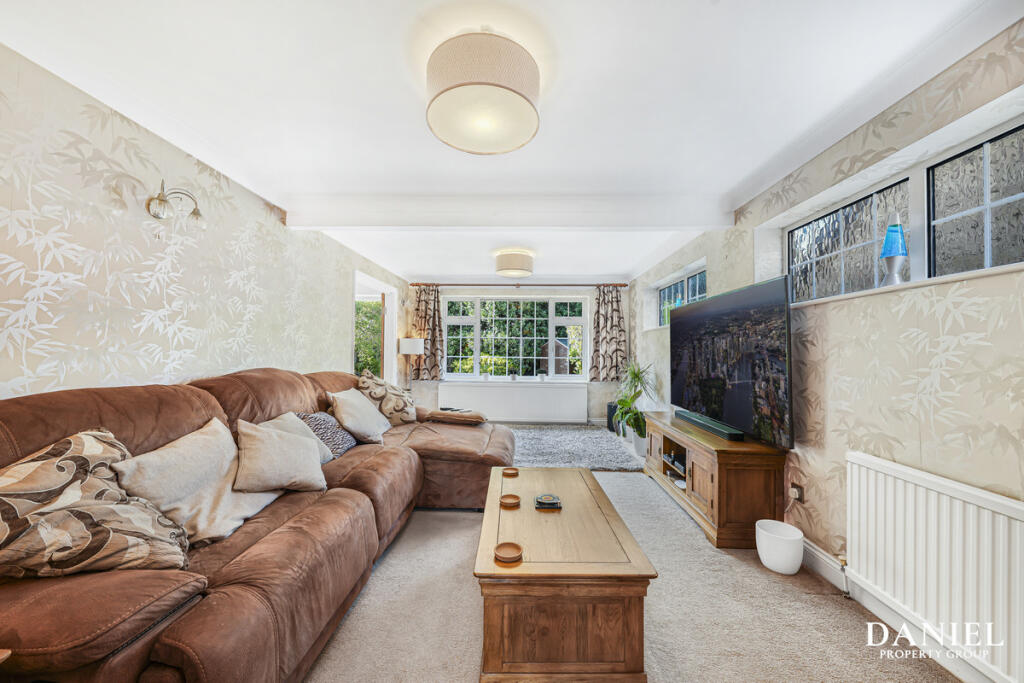 House in Basildon, Langdon Hills - View 4