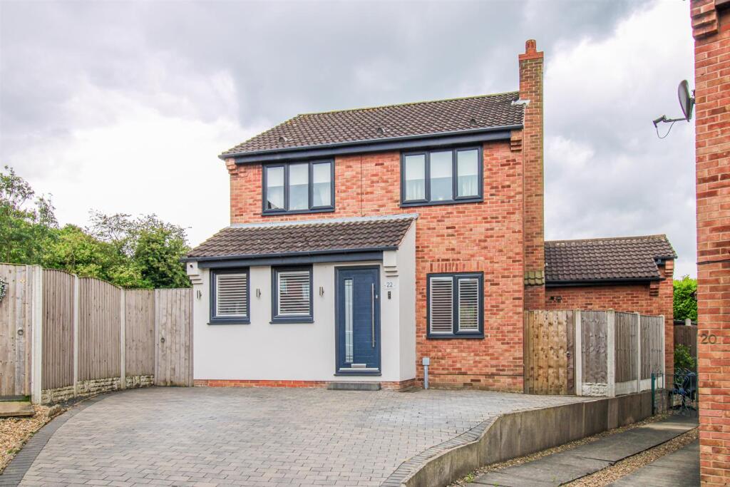 3-bed detached on Truro Drive, Normanton, £325,000