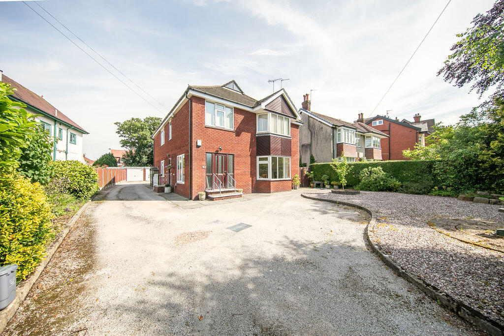 3-bed flat on No. 53a, Blackpool Old Road, Poulton-le-Fylde., £265,000