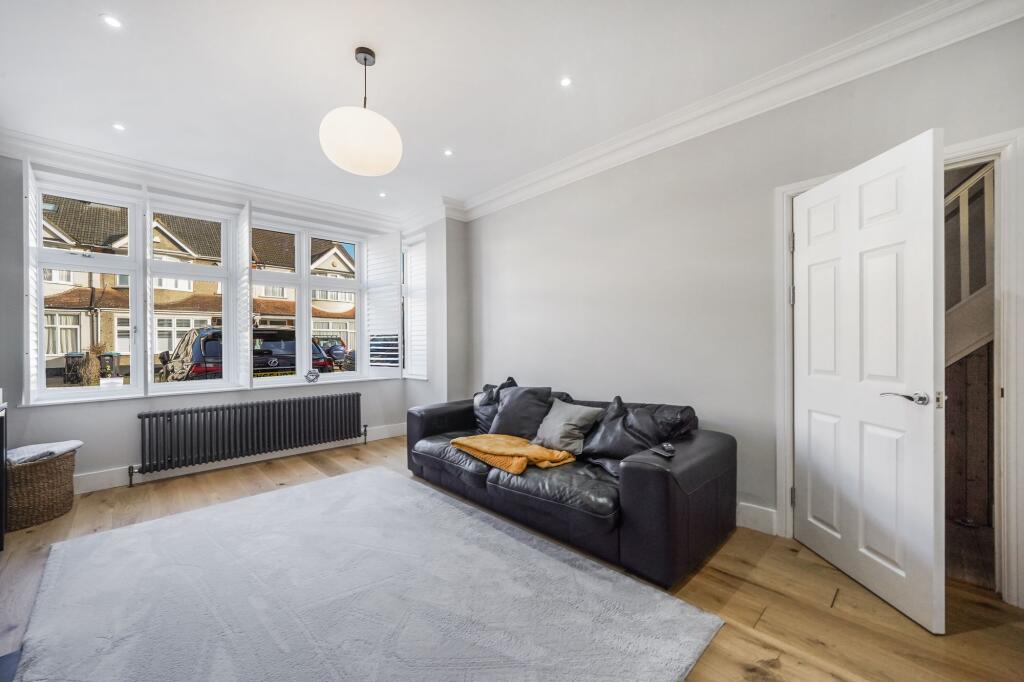 House in Croydon - View 4