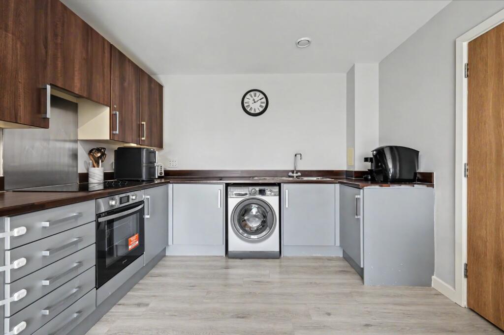 Apartment in Southend-on-Sea - View 5