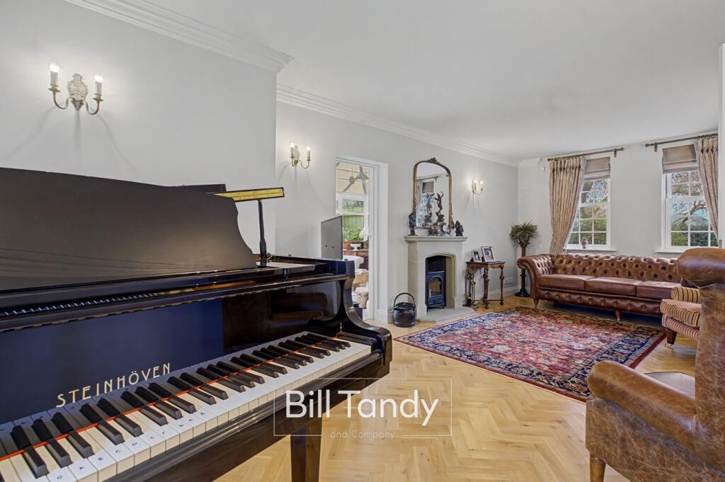 21 The Friary, Lichfield, WS13 photo 3