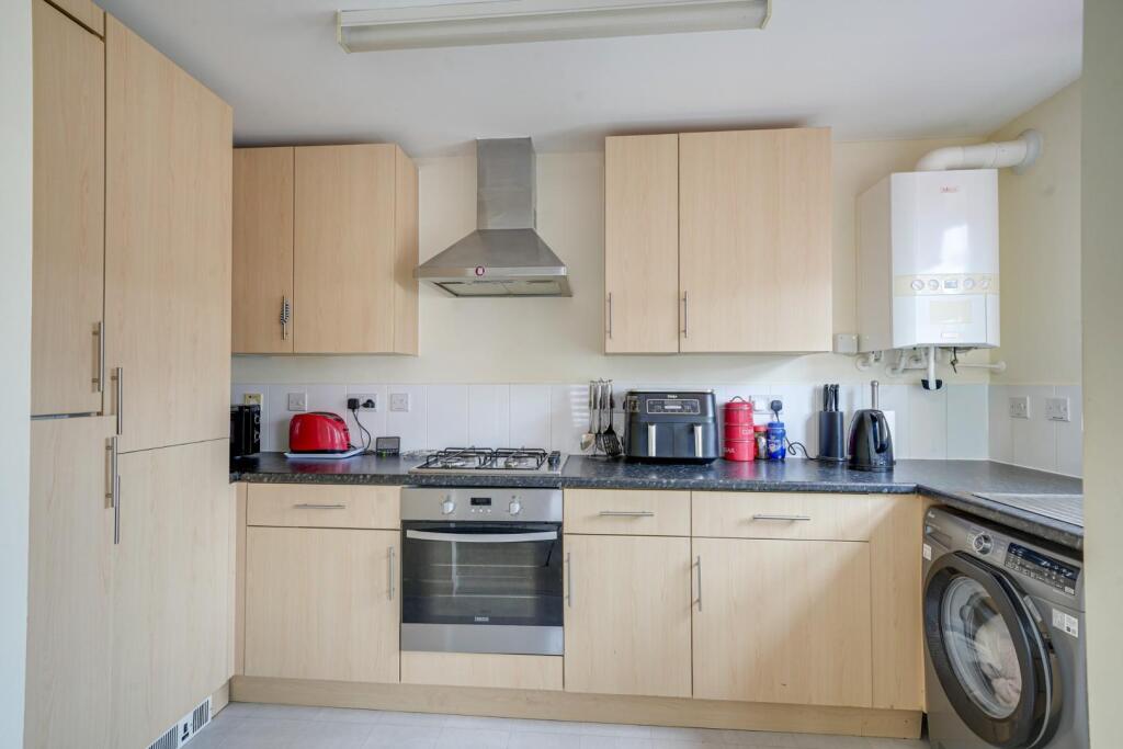 Apartment in Luton - View 3