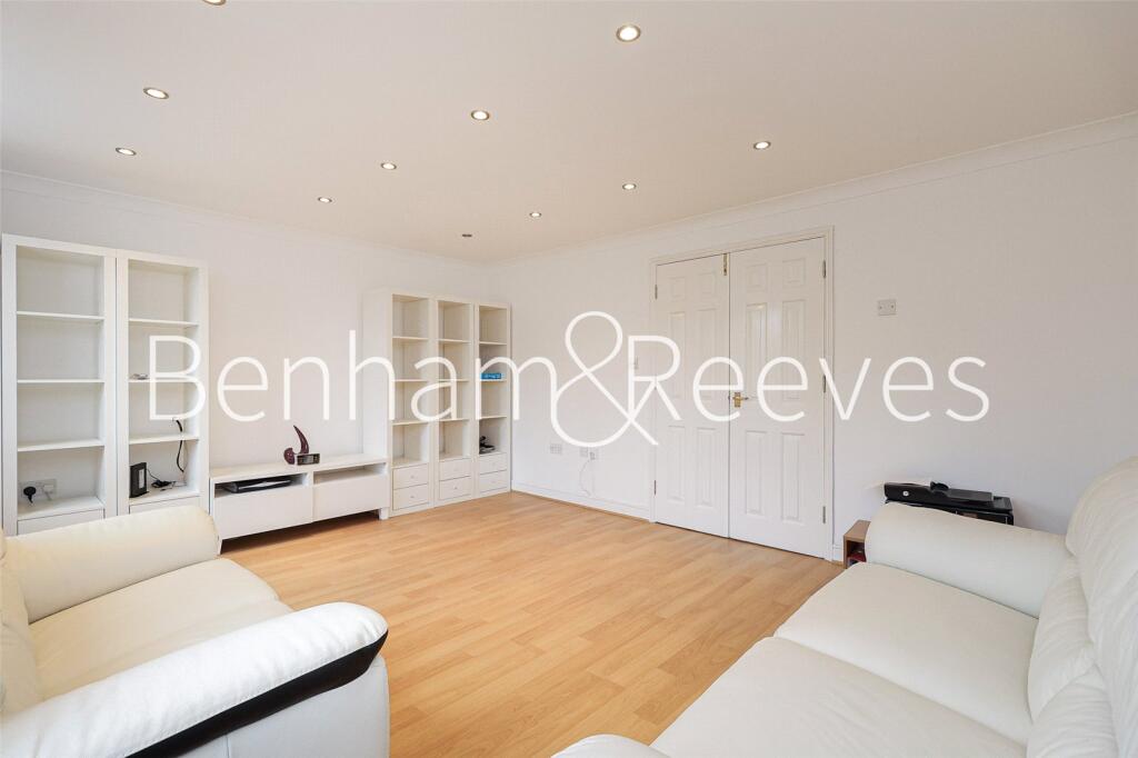 Main image of property: Elizabeth Fry Place, London, SE18