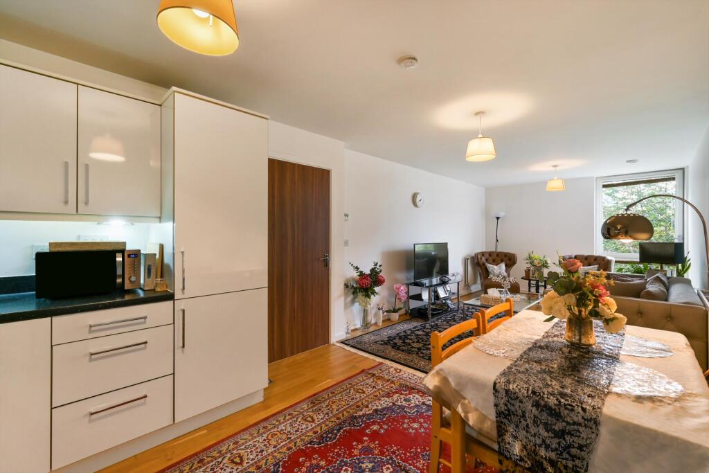 Apartment in London - More