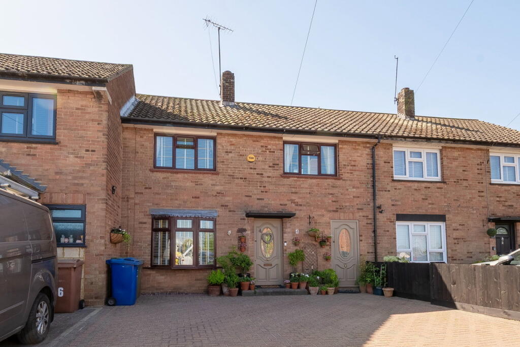Main image of property: Claudian Way, Grays, RM16 4QB