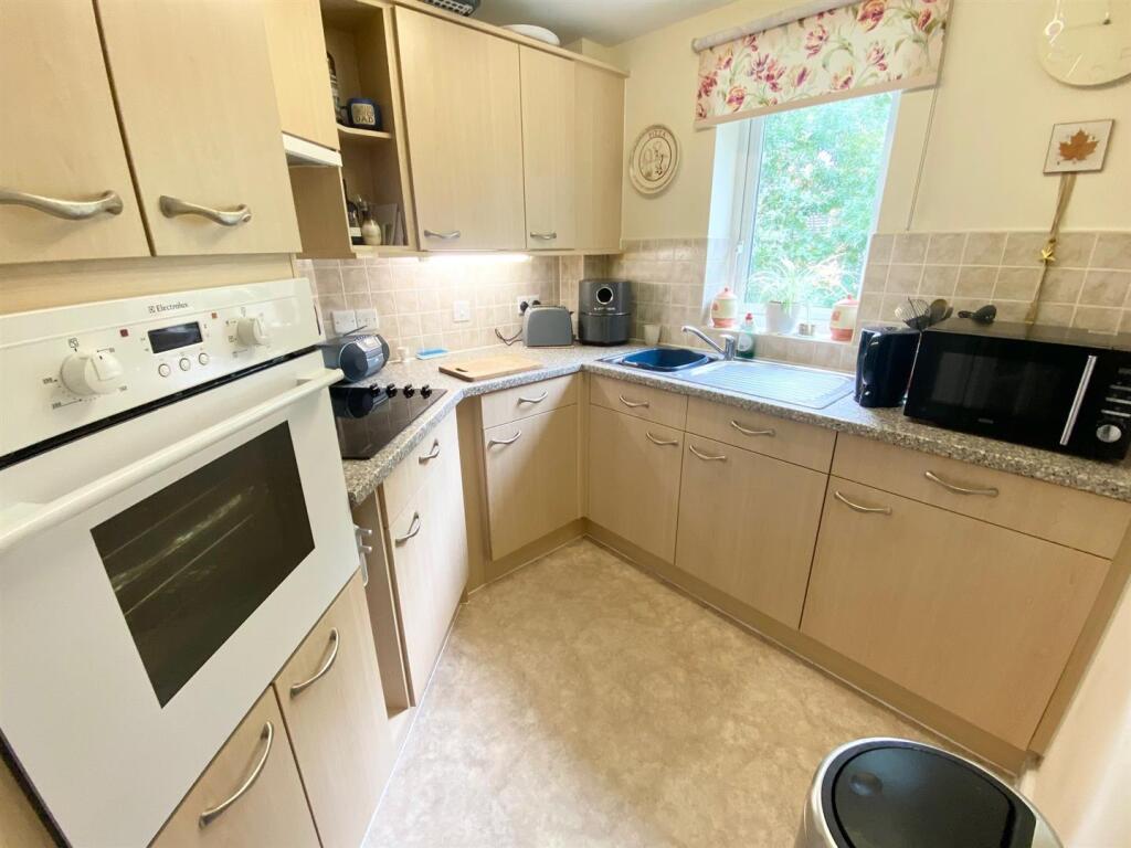 Apartment in Huddersfield - View 3