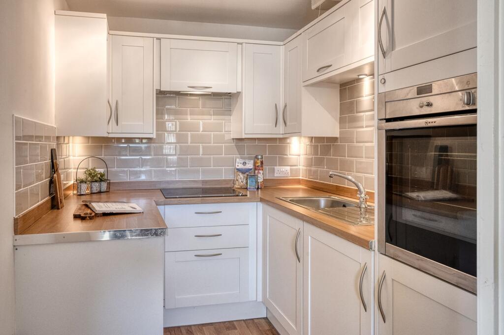 10 Central Drive, Romiley, Stockport, SK6 4QH photo 2