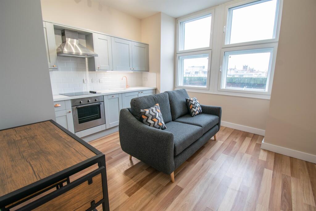 Apartment in Newcastle upon Tyne - View 3