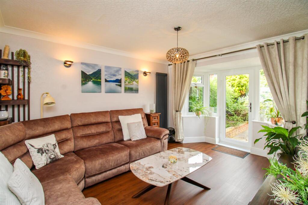 Edge Avenue, Dewsbury - More
