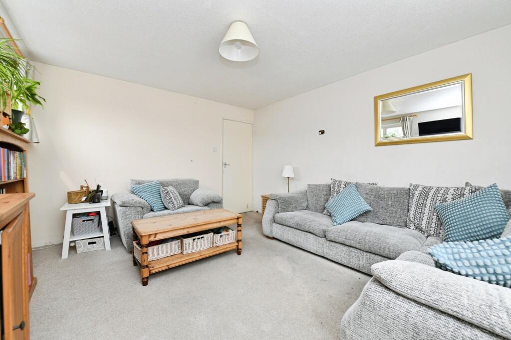 Apartment in Brentwood, Essex - View 3