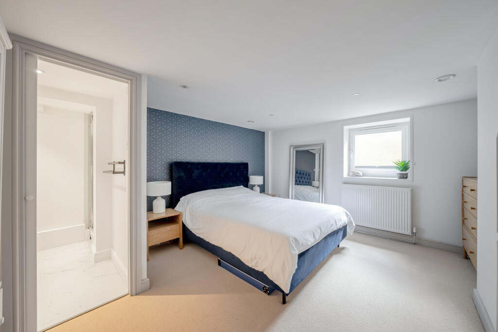 Apartment in Guildford - View 5