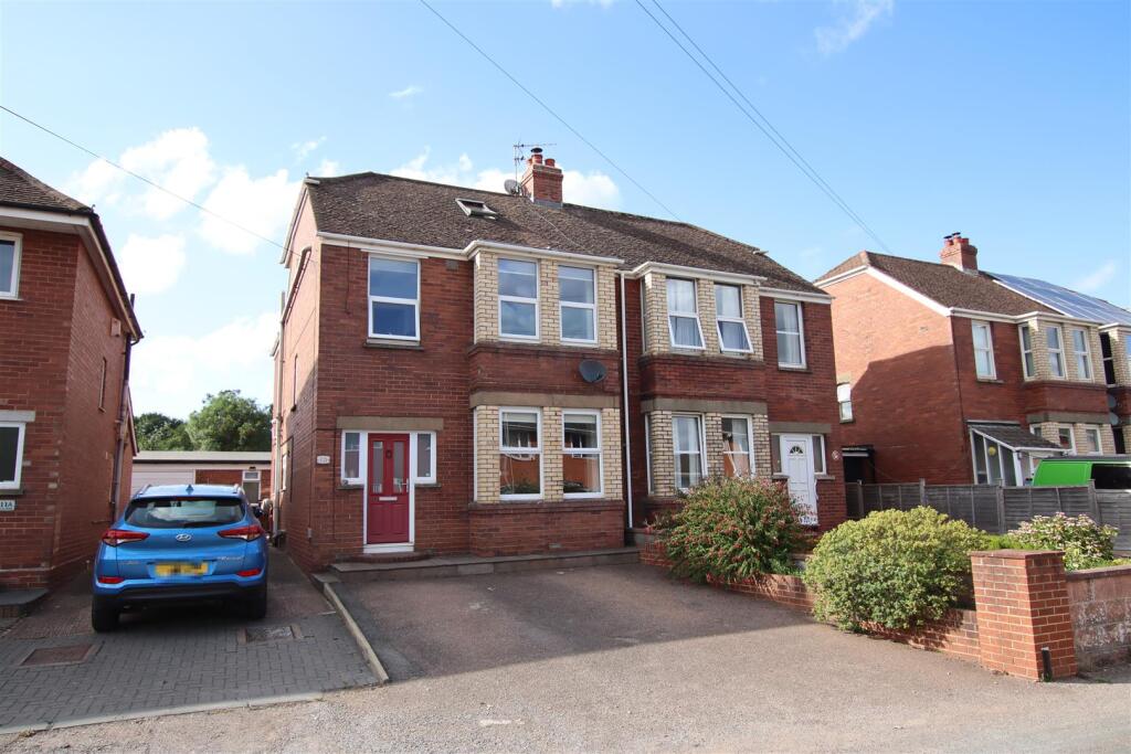 4-bed semi-detached on Venny Bridge, Exeter, £415,000