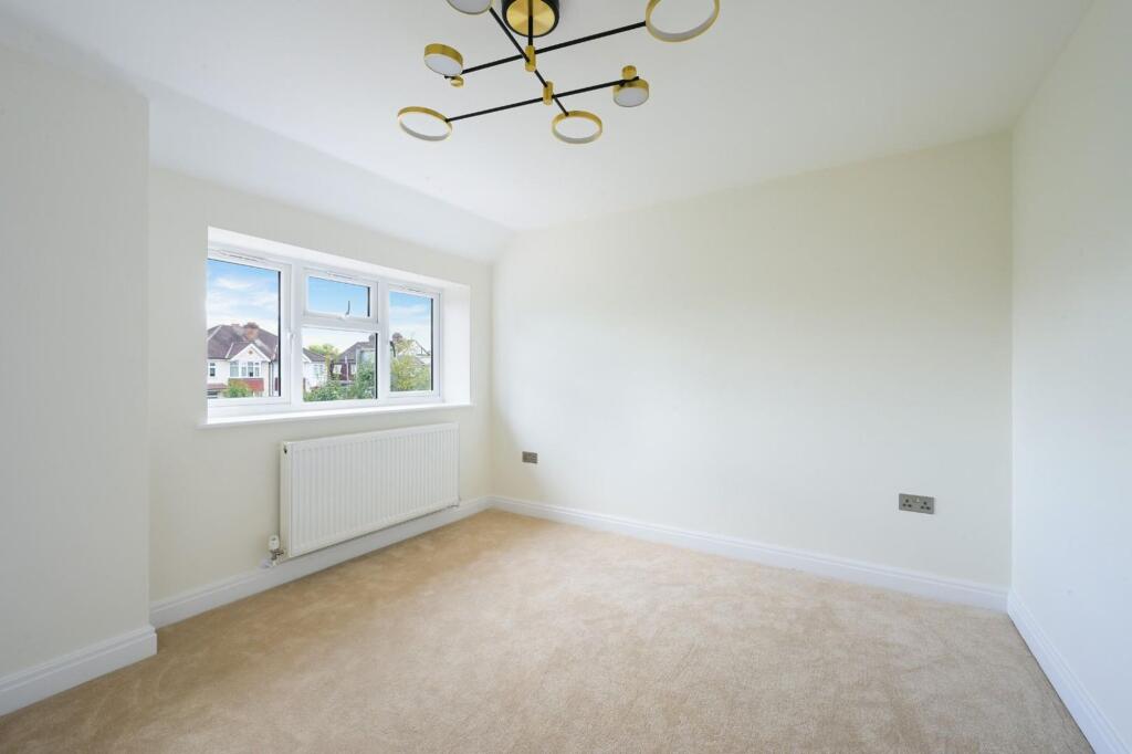 House in Kingston upon Thames - More