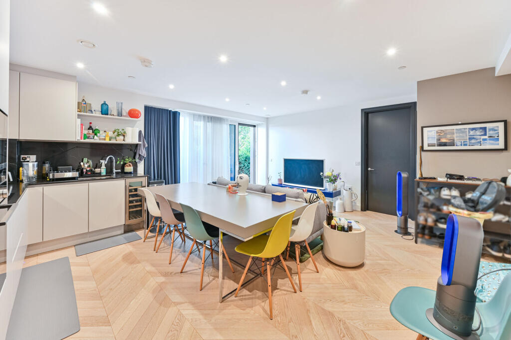 Apartment in London - More