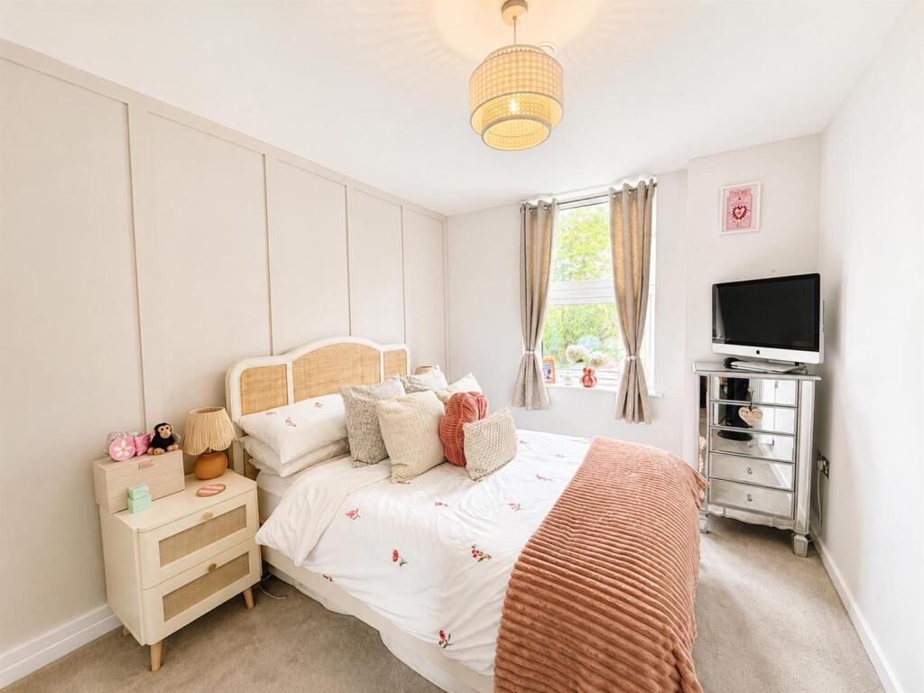 Apartment in Chelmsford - View 5