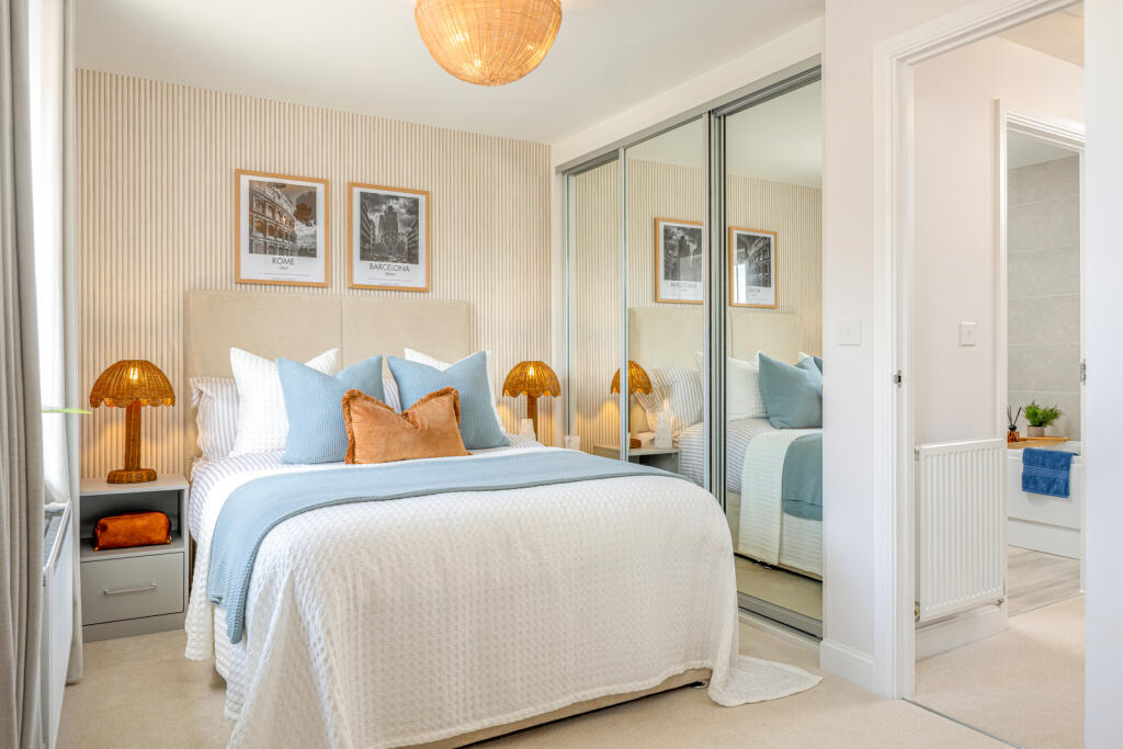 House in East Grinstead, Felbridge - More