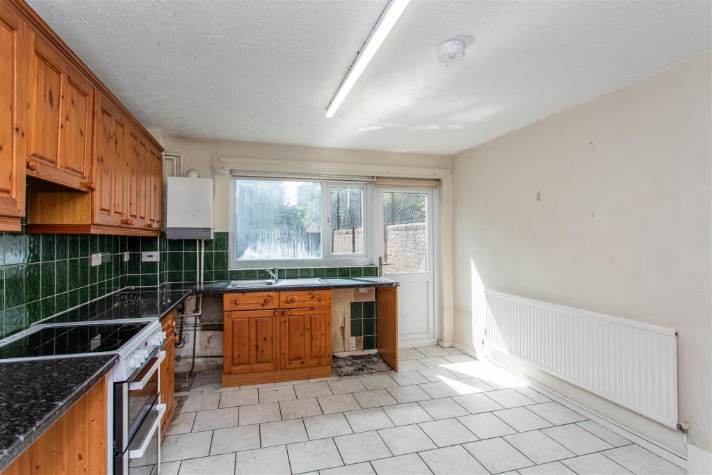 Canal Close, Stepney Green, E1 - View 2