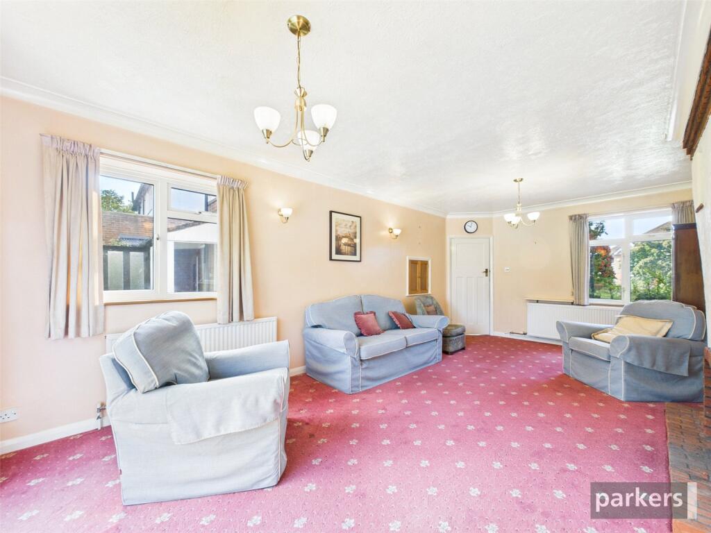 Whitegates Lane, Earley, Reading, Berkshire, RG6 photo 2