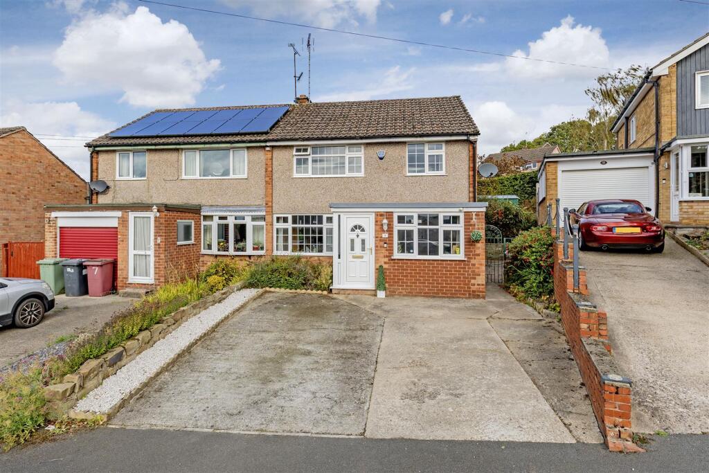 3-bed semi-detached on Fishponds Close, Wingerworth, Chesterfield, £240,000