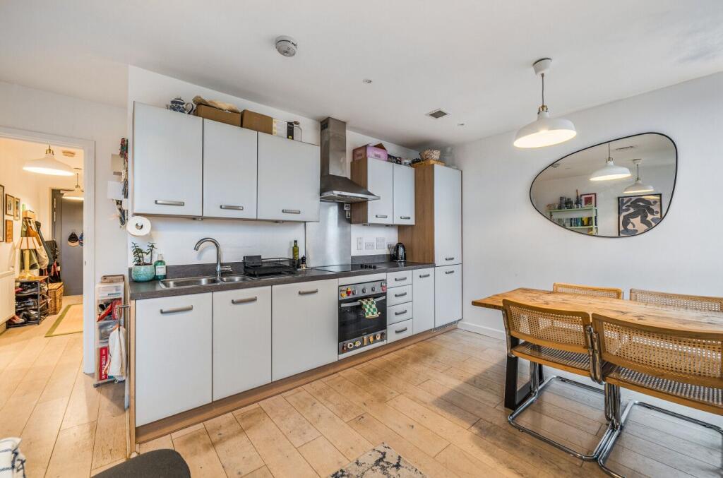Apartment in London, St Luke's, Islington - View 5