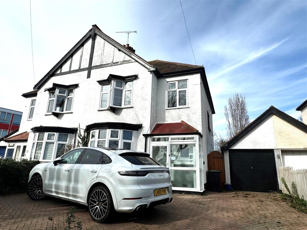 Main image of property: Kenilworth Gardens, Westcliff-On-Sea