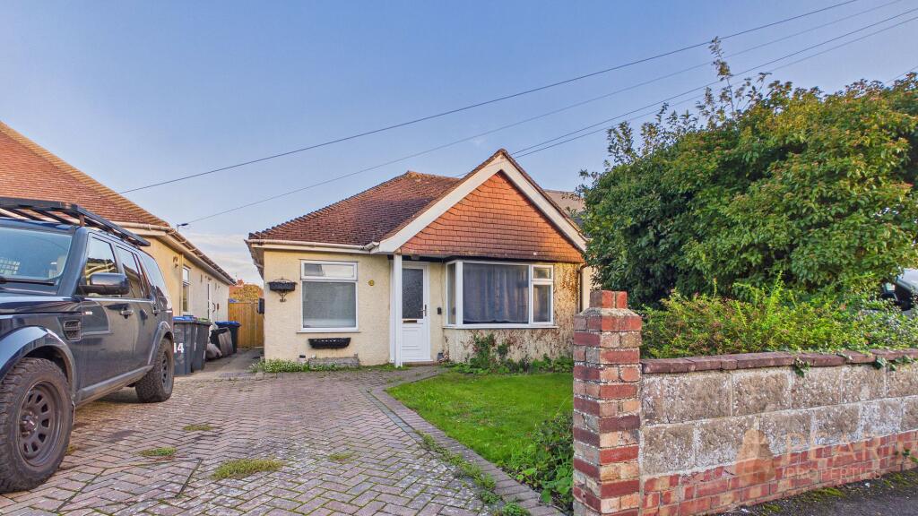 3-bed semi-detached on Grafton Gardens, Sompting, BN15, £300,000