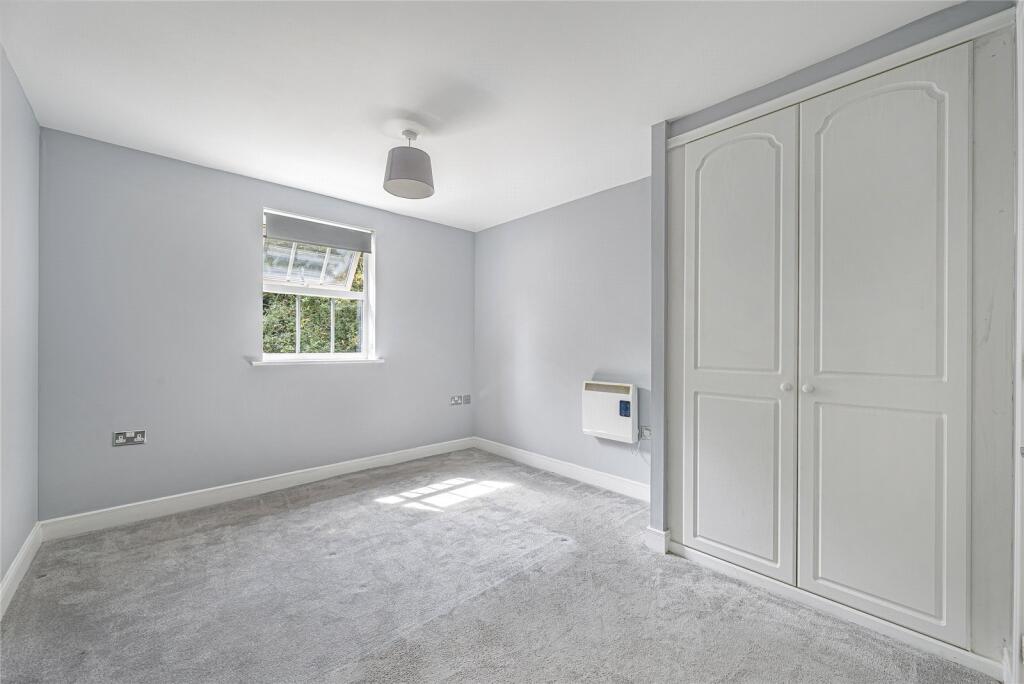 Apartment in Dartford - View 3