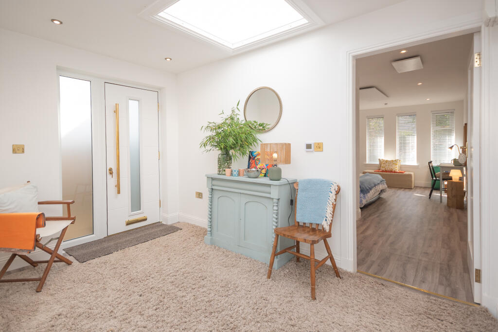 House in Falkirk, Stirling - More