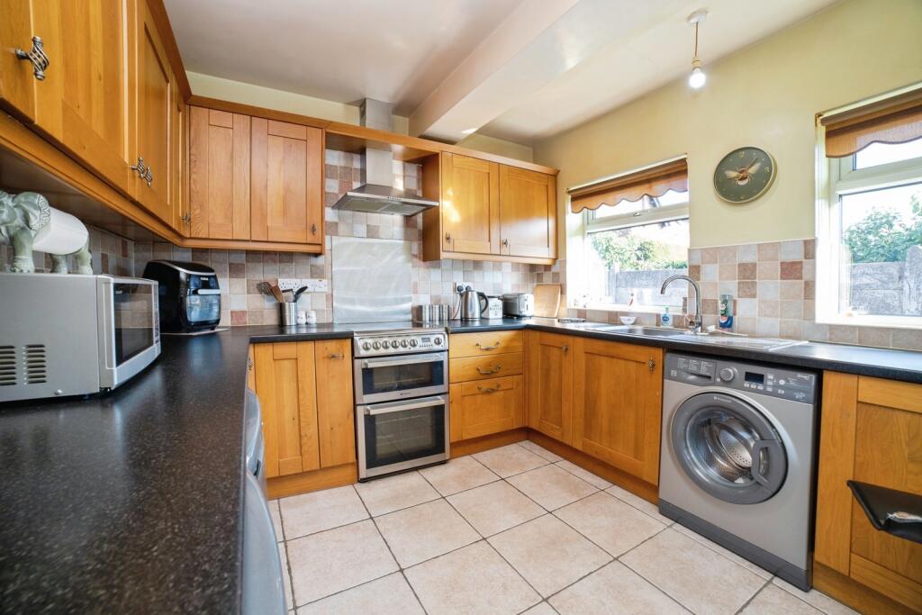 House in Mansfield, Nottinghamshire - View 5