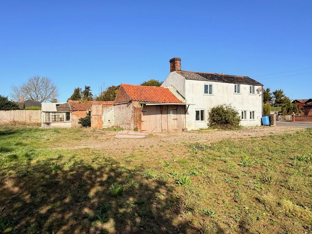 3-bed house on Yarmouth Road, Ormesby, £395,000