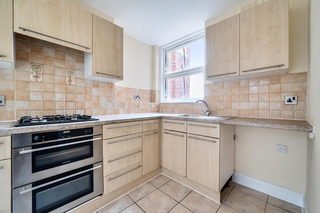 Apartment in London, Ferme Park, Hornsey - View 3