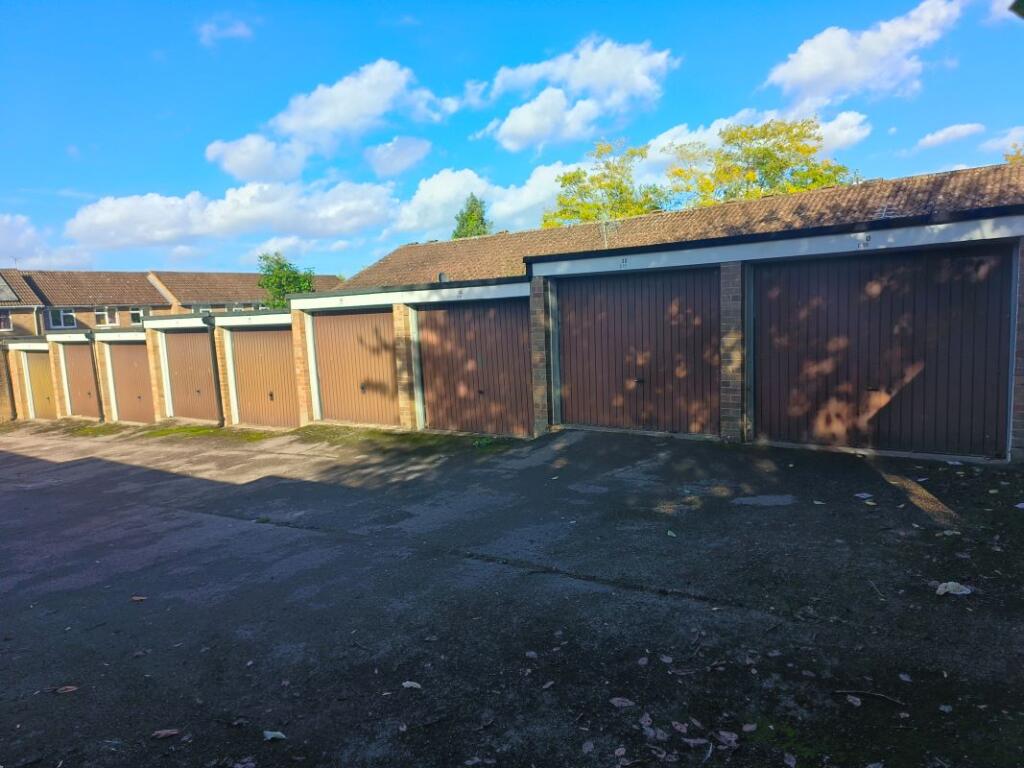 Garages G10 - G18 Benbow Court, Andover, Hampshire, SP10 1PW photo 3