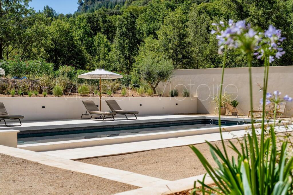 Main image of property: Provence-Alps-Cote d`Azur, Vaucluse, Oppede