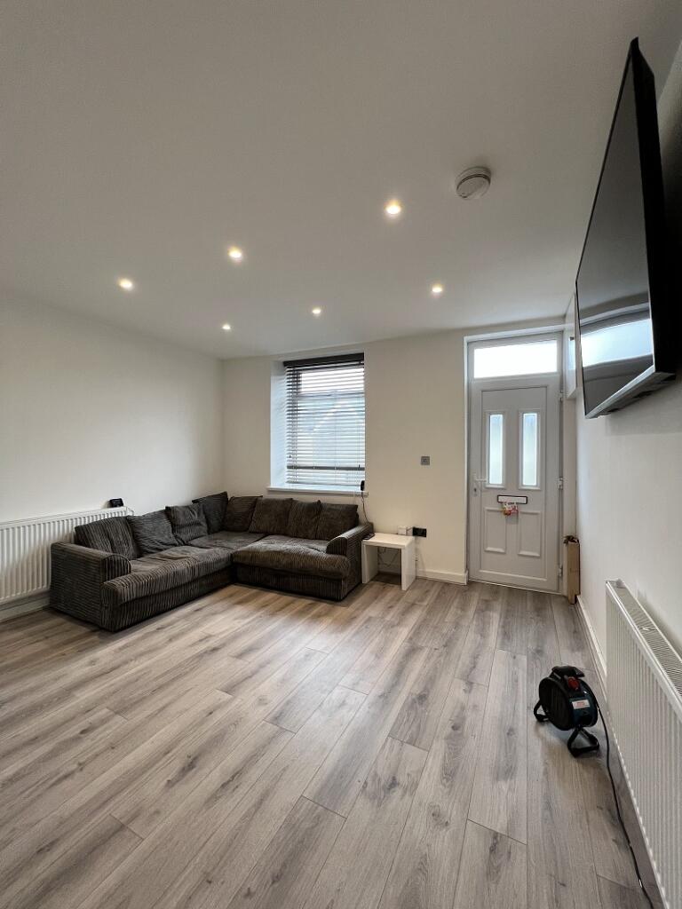 High Street, Treorchy, Rhondda, Cynon, Taff. CF42 6NY photo 3