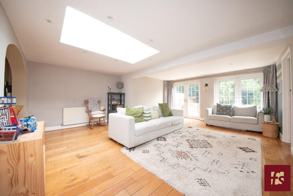 House in Sandhurst - More