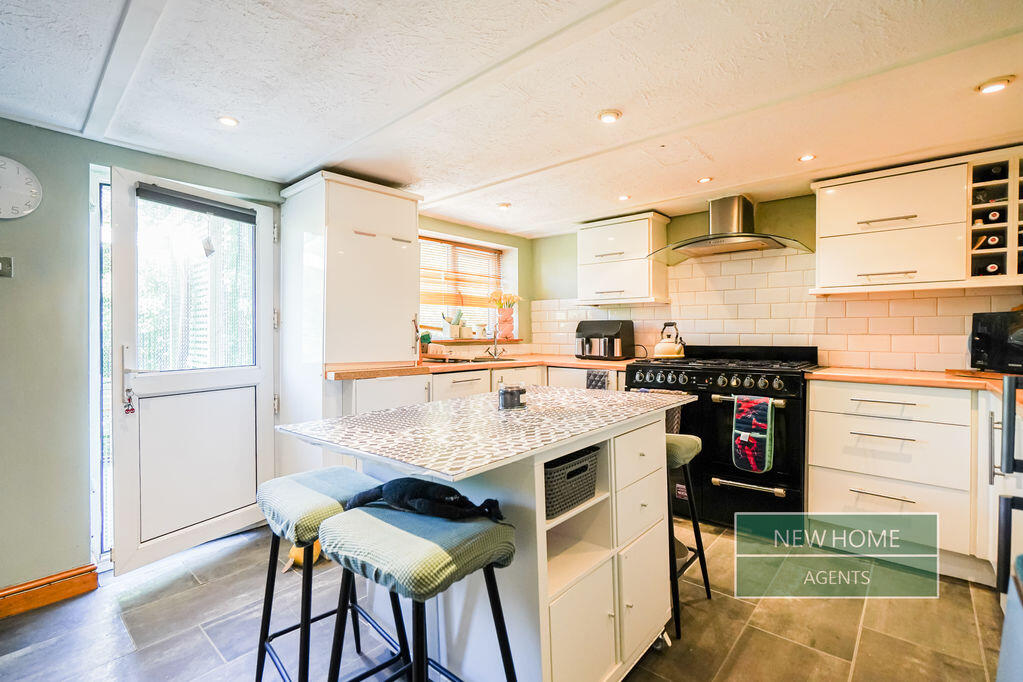 Thackley Old Road , Shipley, BD18 1DT photo 5