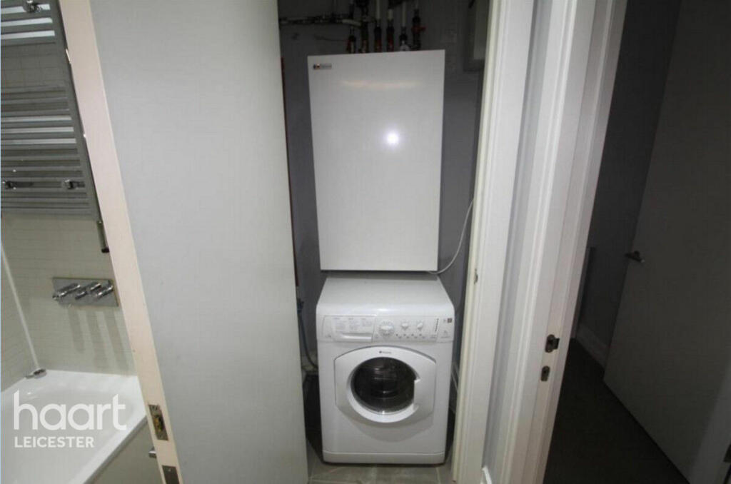 1-bed apartment on Shires Lane, Leicester, £120,000