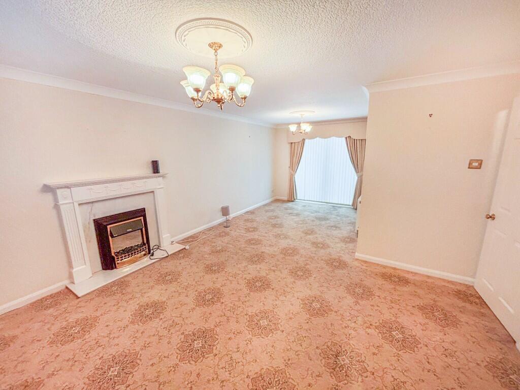 House in Huddersfield, Kitchenroyd, Skelmanthorpe - View 3