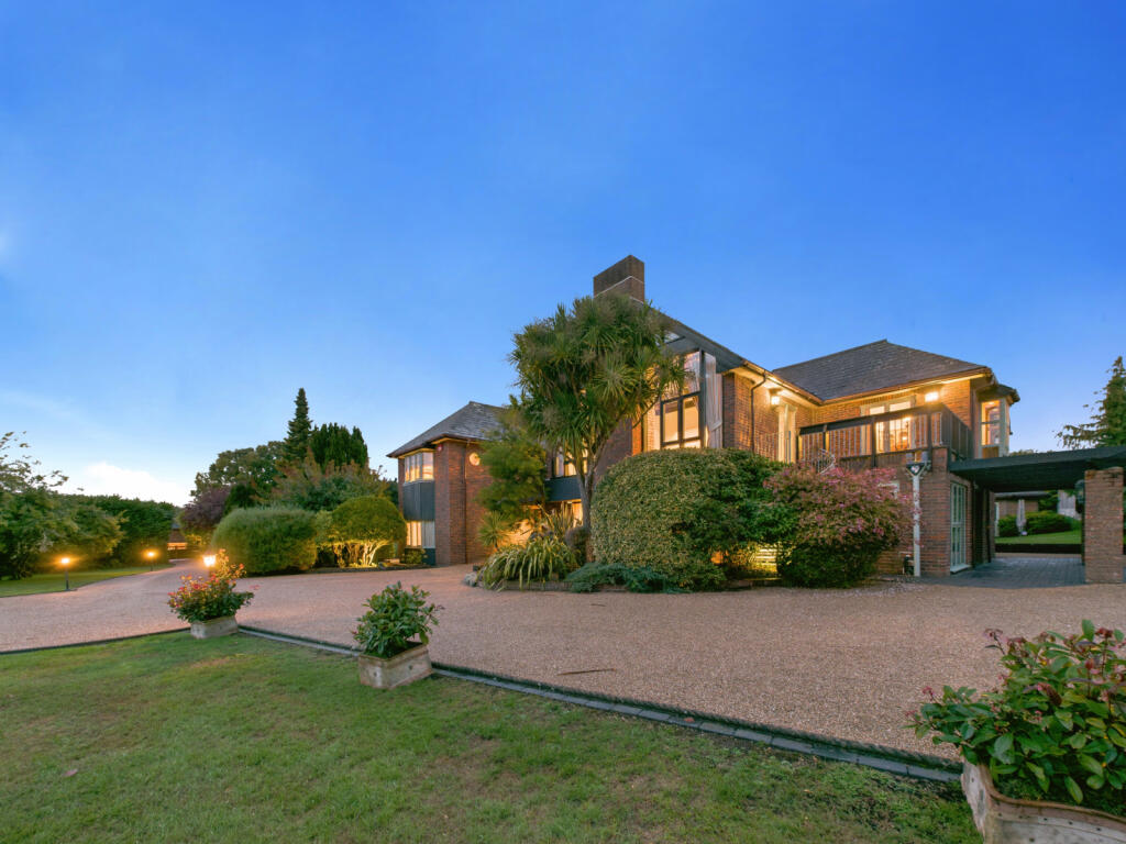 Main image of property: Brook Avenue, Warsash